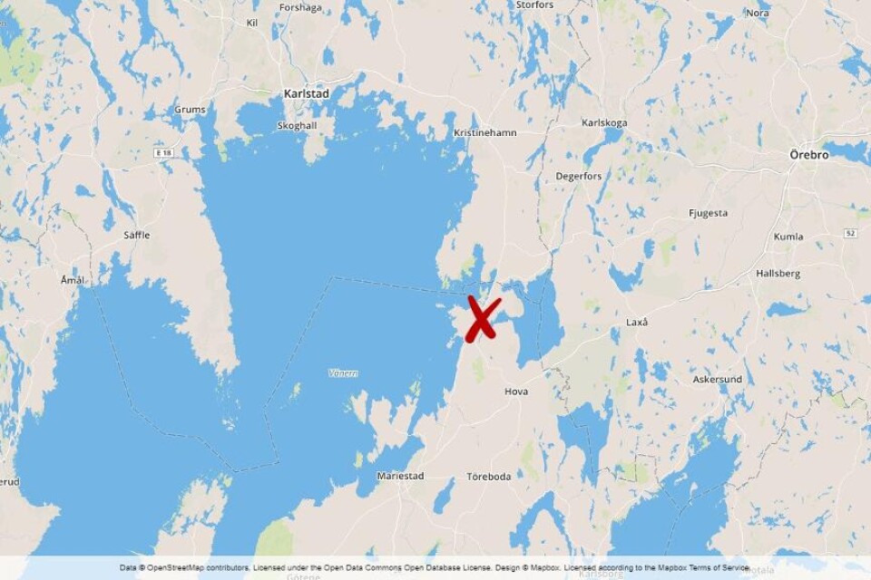 En man i 60-årsåldern har hittats död i vattnet utanför Gullspång. Mannen arbetade på onsdagen med röjning vid kraftverket där, och misstankar väcktes om att en olycka inträffat sedan hans bil hittats övergiven. Under natten mot torsdagen genomfördes dy