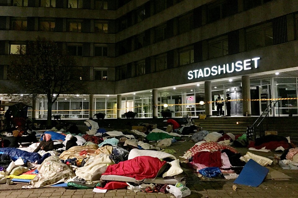 EU-migranter sover utanför Stadshuset i Malmö 2015.  Foto: John Alexander Sahlin/TT kod 10510