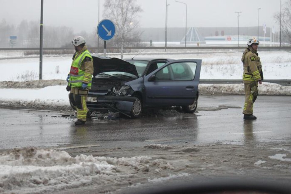 Det blev stora skador på de inblandade bilarna vid olyckan på riksväg 46 norr om Ulricehamn.