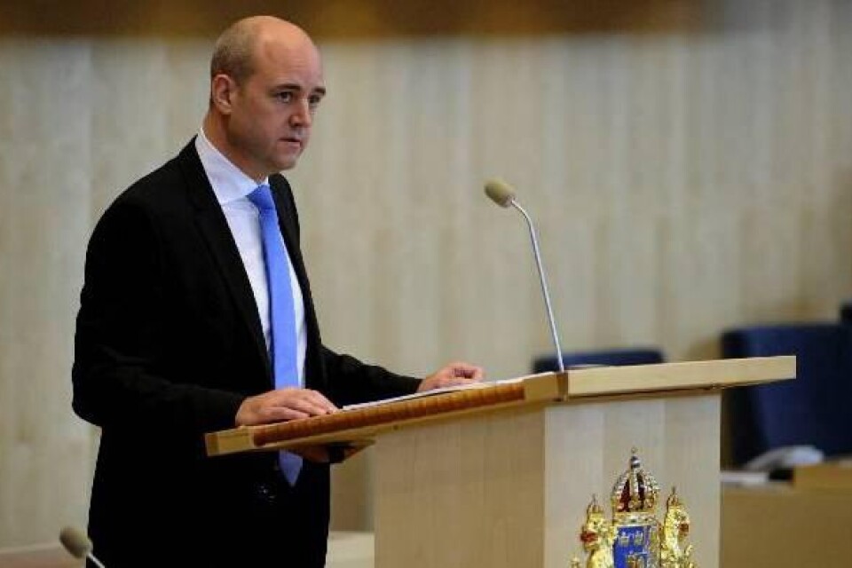 Fredrik Reinfeldt läser upp regeringsförklaringen i riksdagen.