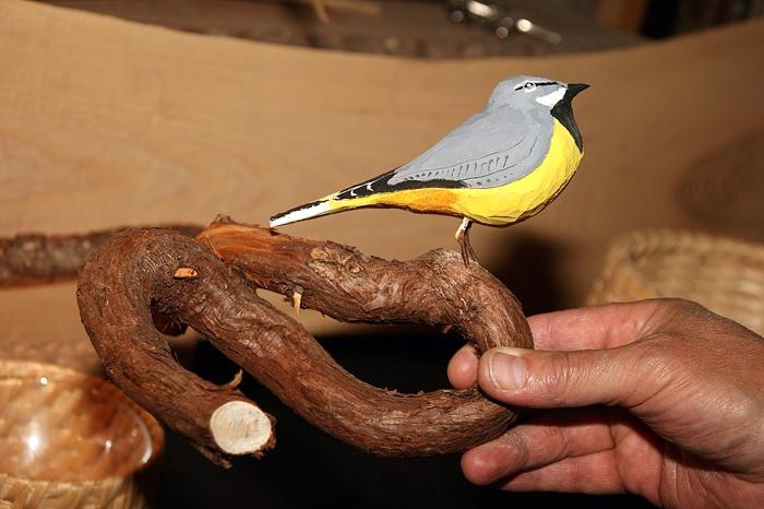 Curt Bengtsson har alltid älskat fåglar, men sedan han började snida dem har han lärt sig mer om detaljerna i deras utseenden.