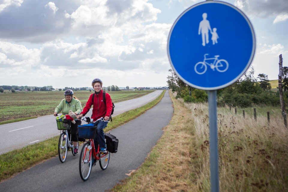 Cykelvägen fram till Hammars by går söder om vägen. Trafiksäkrast vore att precis som Trafikverket planerar anlägga fortsättningen till Skillinge norr om vägen, menar Lennart Lindgren.