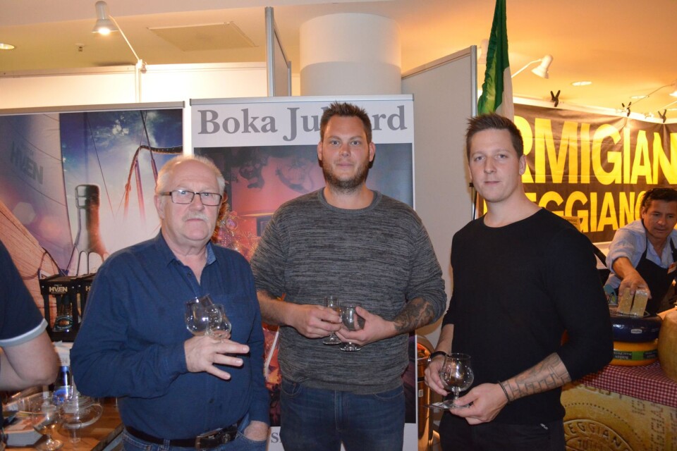 Roger Rammus, Timmy Svensson och Jim Bengtsson från VIDA i Vislanda minglade på Öl- och whiskeyfestivalen under fredagkvällen.