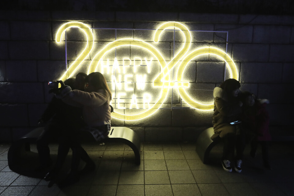 Ett par tar foton för att fira det kommande nya året i Seoul i Sydkorea.