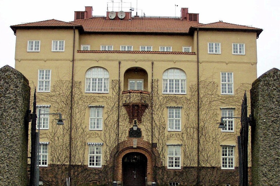 Högskolan Kristianstad har 14 000 studenter och 500 anställda. Sedan 1995 har högskolan legat i före detta P6:s regementsbyggnader.