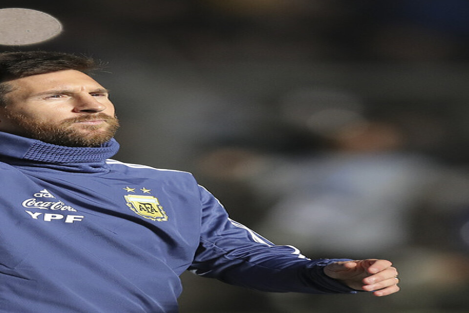 Lionel Messi under en uppvärmning inför Copa América. Han är en av flera storstjärnor i mästerskapet.