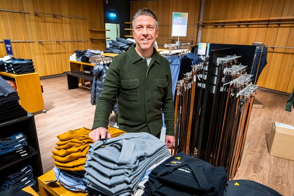 Jonas Hellström var med och startade Brothers i Ängelholm 1992. Nu startar han, den nuvarande Brothers-ägaren i Ängelholm och deras motsvarighet i Helsingborg den nya klädkedjan Another store.