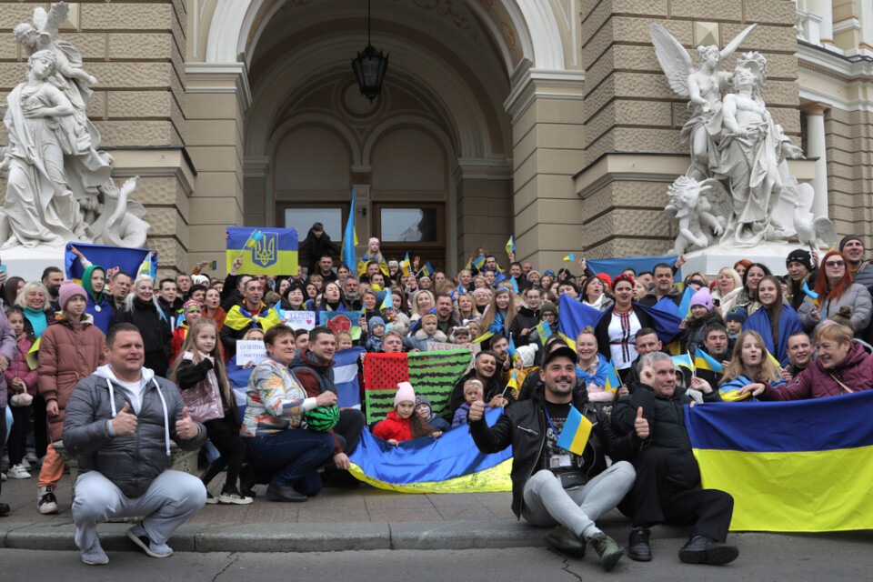 Manifestation i Odessa för att fira återtagandet av Cherson från ryska invasionsstyrkor.