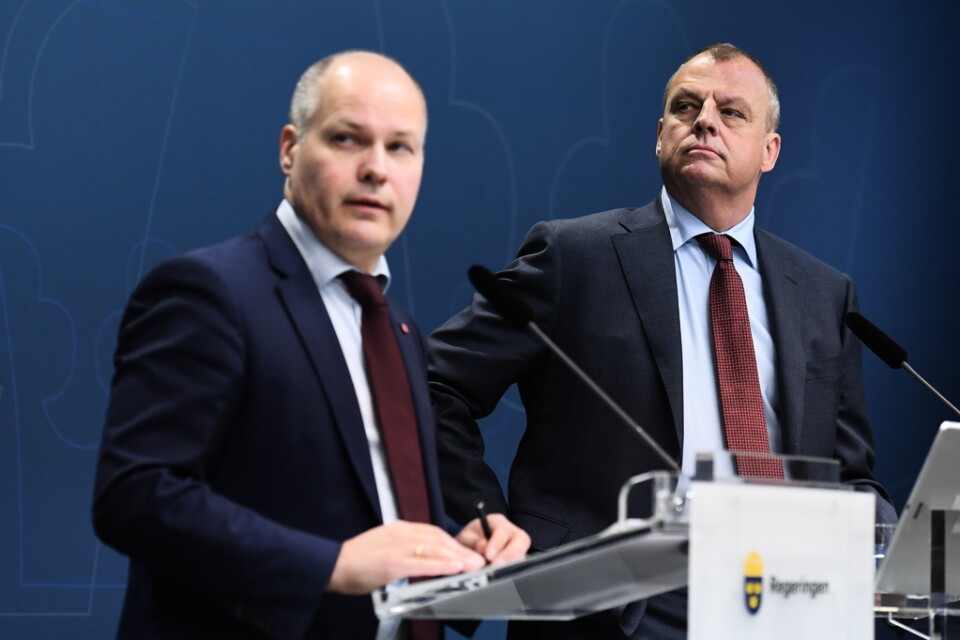 Martin Holmgren (till höger) presenteras som ny generaldirektör för Kriminalvården av justitie- och migrationsminister Morgan Johansson (S).