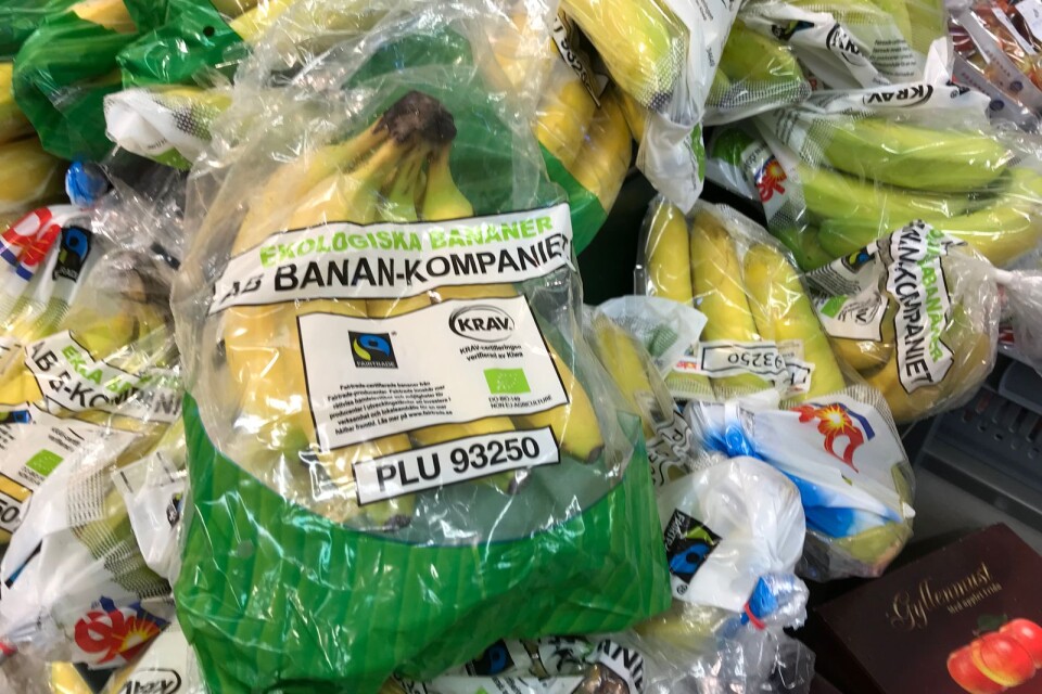 Bananer kommer i den mest naturliga förpackningen som finns. Varför packa in miljövänliga livsmedel i miljöovänliga förpackningar?