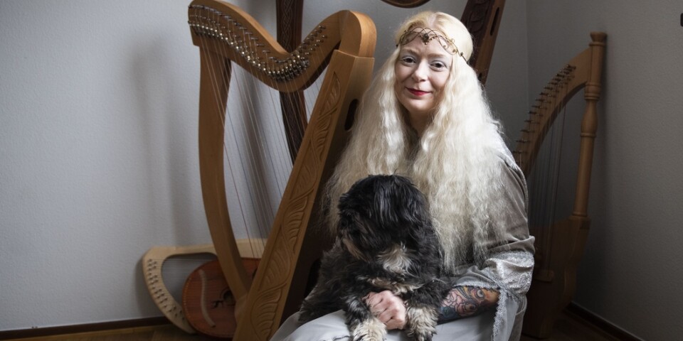 Hårdrockaren Maria, 38, bytte elgitarren mot harpa