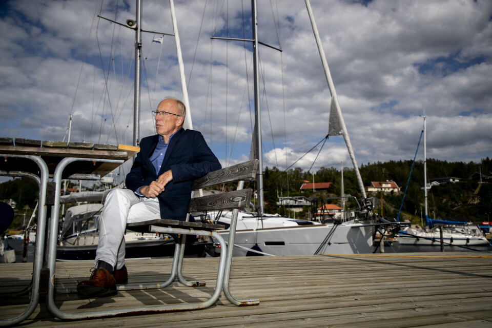 Henrik Lindh, kommundirektör på Orust, gläds åt att ön i Bohuslän kan få besökare från hela landet igen. Men kommunens nej till hemtjänst för sommargäster gäller fortfarande.
