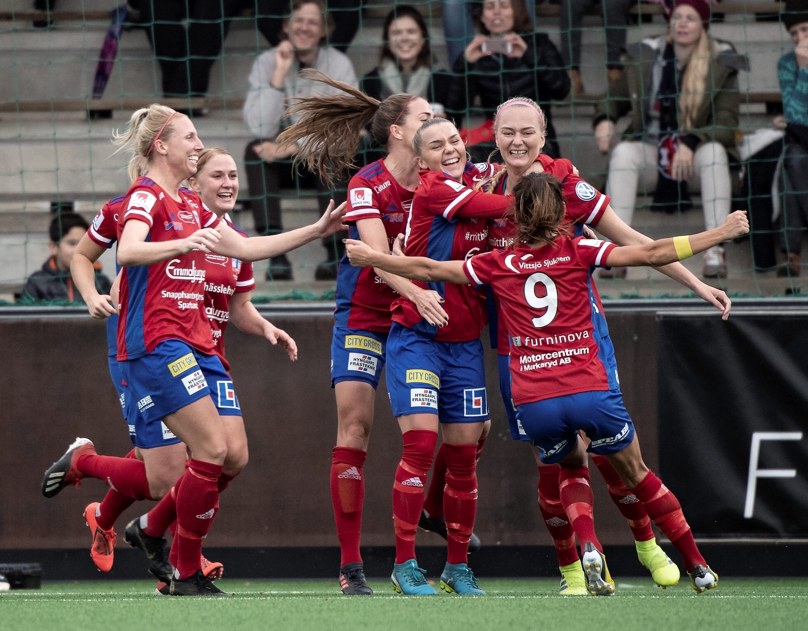 Vittsjöjubel efter 1–1-målet på Malmö IP.                          Foto: TT