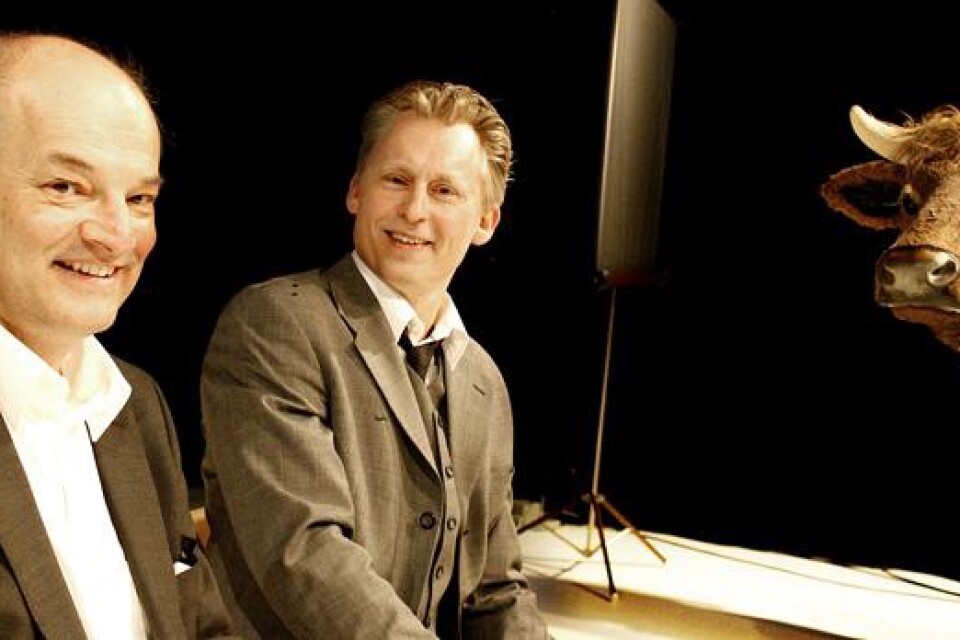 Frederik Nilsson och Lars G Svensson i föreställningen Stenar i fickan.