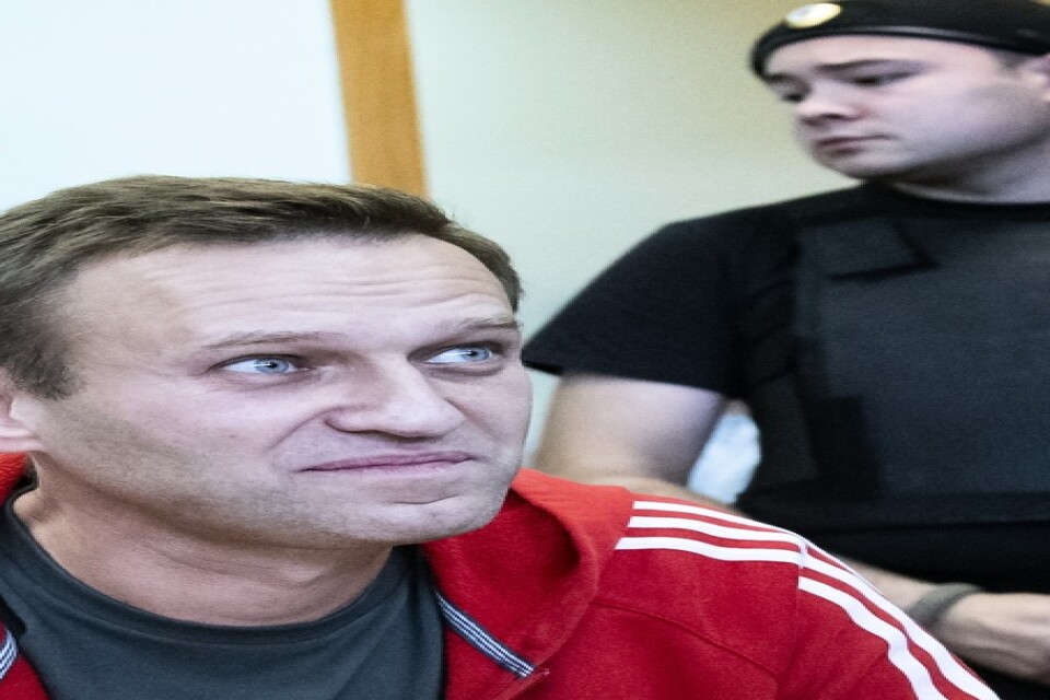 Den oppositionelle politikern Aleksej Navalnyj vid en domstolsförhandling på torsdagen om att förlänga hans frihetsberövande.