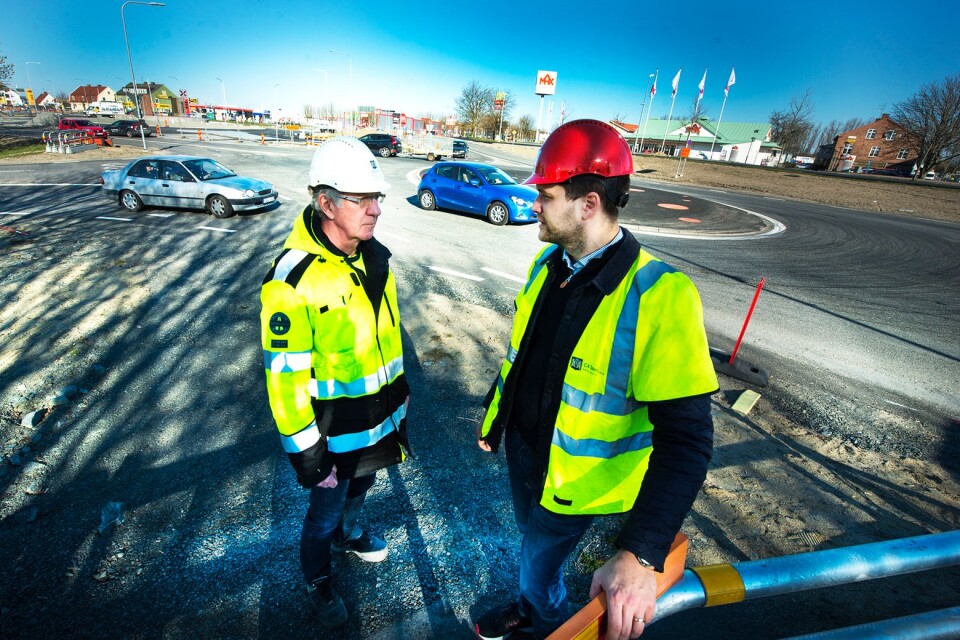 Rutger Swenson, Project Manager at C4 Teknik, and Henrik Wester from C4 Teknik, are happy to be able to open the roundabout six weeks earlier, thanks to the mild winter.Stock Photography.