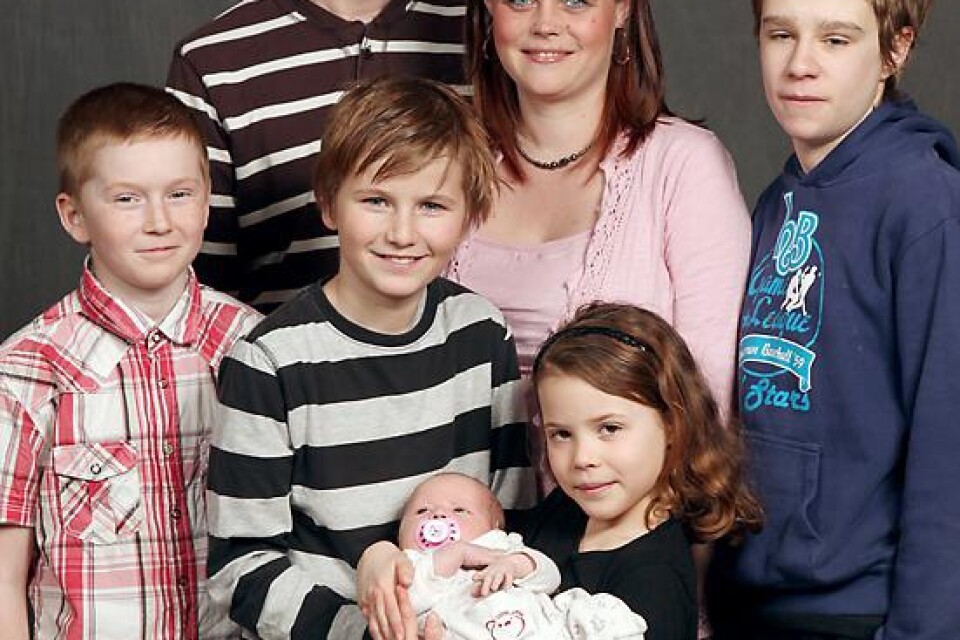 Anna och Mikael Lennartsson, Tving, fick den 2 mars en dotter Thea som vägde 3 595 g och var 49 cm. Syskon: Linus, Johannes, Alexander och Rebecca.