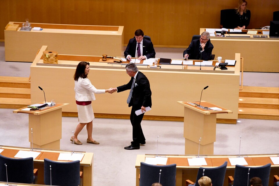 Utrikesminister Ann Linde (S) och Hans Wallmark (M) debatterar under den utrikespolitiska debatten i i riksdagen i Stockholm.