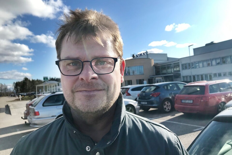 Niclas Lind fick under fredagen beskedet att han permitterats från sitt jobb som produktutvecklare på Volvo i Braås.
