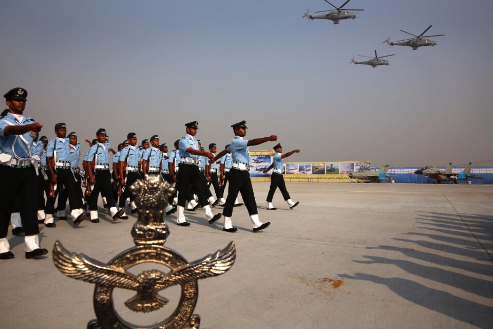 Indien har en av världens största militära styrkor. Nu säger sig chefen för det indiska flygvapnet vara öppen för kvinnliga stridspiloter. Under de senaste åren har indiska domstolar drivit på för att få militären att utvidga möjligheterna för kvinnor,