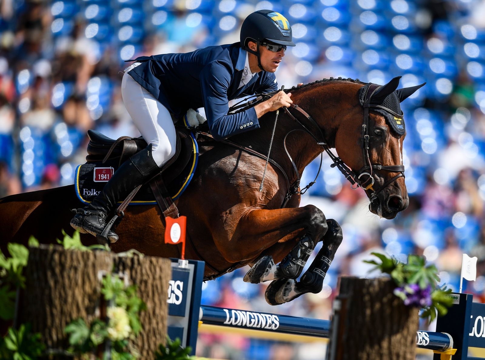 Sveriges Henrik von Eckermann på hästen Mary Lou under lagfinalen i dagens hoppning vid ryttar VM i Tryon, USA.