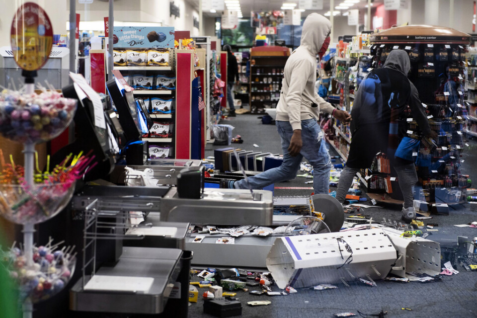 I samband med protesterna i USA har många butiker plundrats.