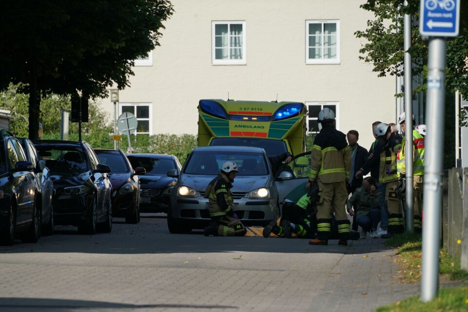 En person har fått föras med ambulans till sjukhus efter att blivit påkörd i Växjö.