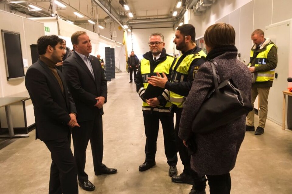 Stefan Löfven (S) och civilminister Ardalan Shekarabi (S) på rundvandring på Tullverket i Malmö på måndagen.