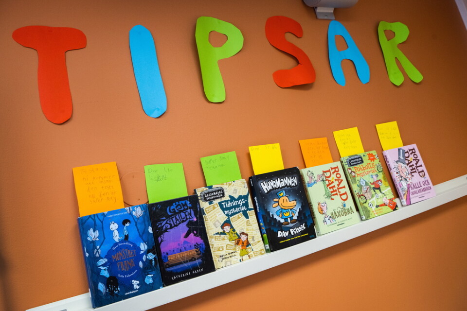 I biblioteket på Enbacksskolan i Tensta får eleverna vara med och tipsa om böcker.