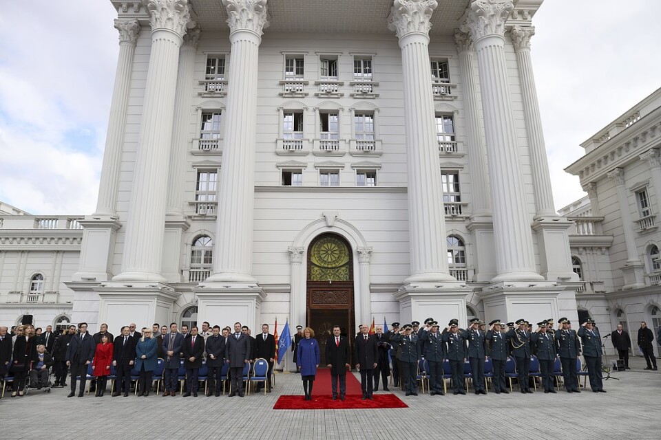 Nu har Makedonien officiellt tagit namnet Nordmakedonien. Under dagen hölls en ceremoni framför regeringsbyggnaden i huvudstaden Skopje.