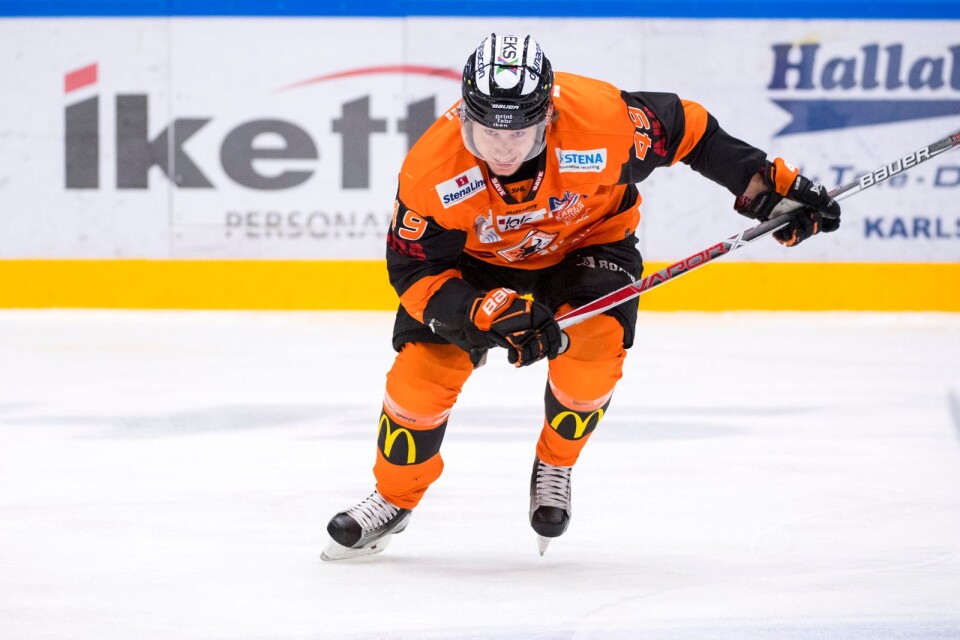 Filip Cruseman fortsätter sin hockeykarriär i allsvenska Björklöven.