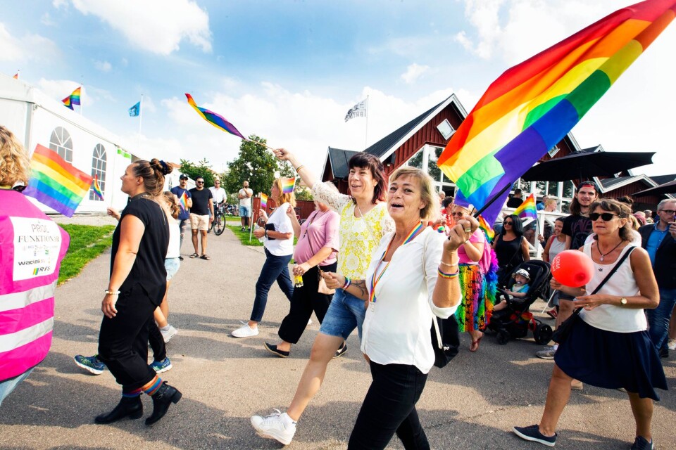 Pridefestivalen manifesterar allas rätt att älska och få bli älskade för vem man är oavsett könstillhörighet eller sexualitet, skriver Anna-Karin Sellberg, Nya Ulricehamn, och Amanda Paasikivi, Vänsterpartiet tillsammans. Bilden är från Pride i Ulricehamn 2019.