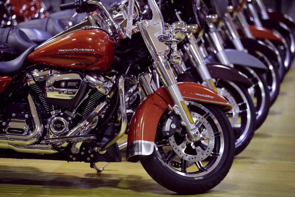 Motorcyklar från Harley-Davidson i en butik i USA. Arkivbild.