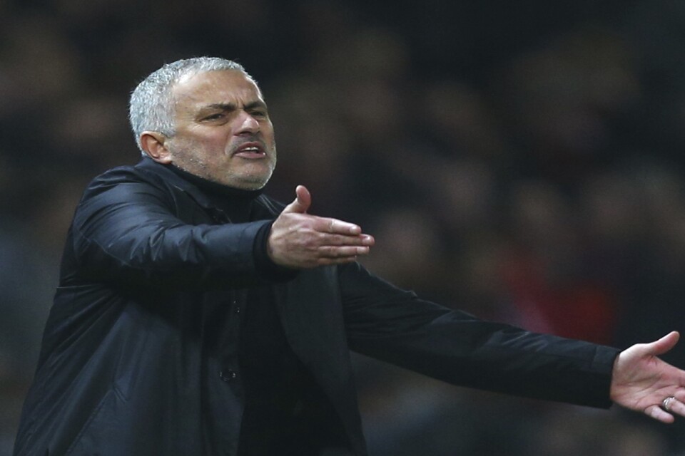 Under tisdagsmorgonen gick Manchester United ut med att man väljer att sparka sin huvudtränare José Mourinho. Foto: AP Photo/Dave Thompson)