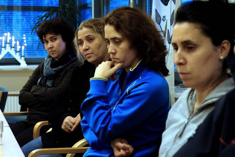 I åtta år har systrarna Pllavci från Kosovo väntat på att få uppehållstillstånd i Sverige. Föräldrarna är döda och begravna i Borås, en bror har redan uppehållstillstånd, men för systrarna har skälen inte räckt hittills.