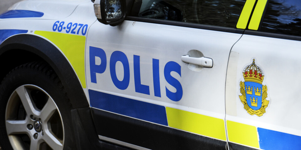 Polisen i Skåne har gjort flera utryckningar efter larm om en okänd man som tagit sig in i bostäder, garage och trädgårdar. Arkivbild.