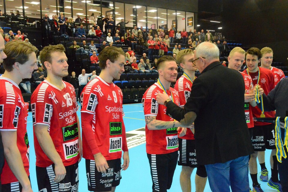 IFK Ystad fick motta guldmedaljer för seriesegern i allsvenskan.