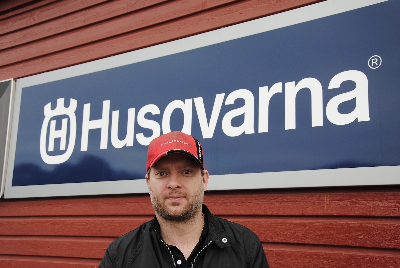 Johan Nilsson driver Såg & Motor i Osby och ser positivt på framtiden.                                                                  FOTO: SUSANNE GÄRE