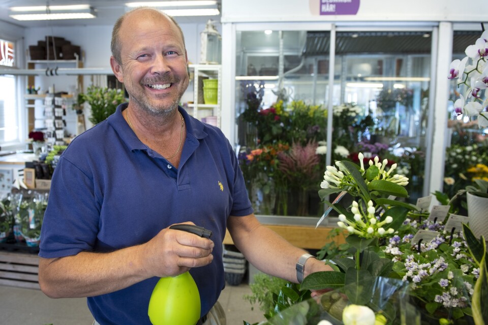 Morgan Skytt, blomsterhandlare i Årjäng, har norska kunder men är inte beroende av dem för sin verksamhet. "Norrmän som kommer till oss är grädde på moset. Vi ska vara mest rädda om våra lokala kunder", säger han.