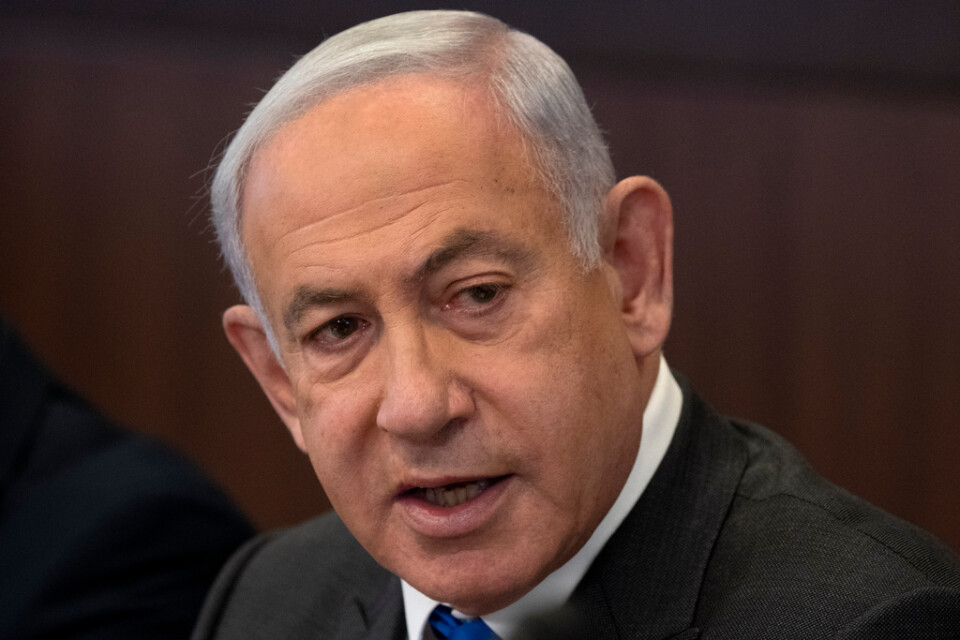 Israels premiärminister Benjamin Netanyahu pressas både av yttre kritik och ett tryck från den egna regeringen. Arkivbild.