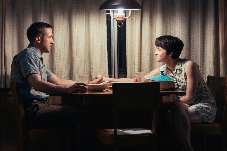 Neil (Ryan Gosling) och Janet (Claire Foy) Armstrong försöker leva ett normalt familjeliv i ”First man”.