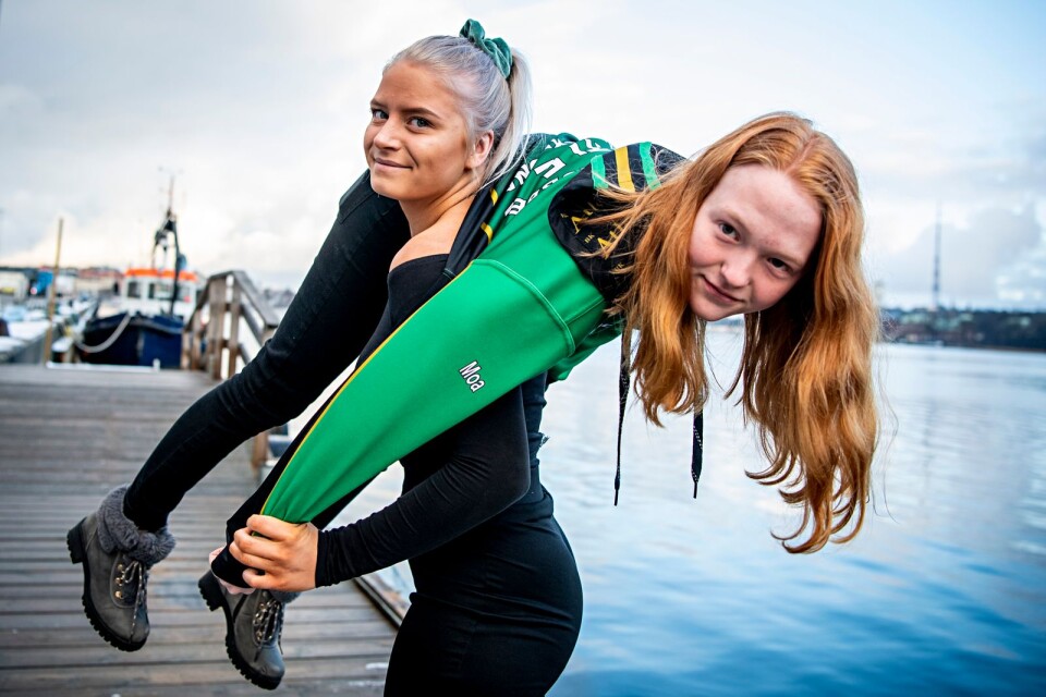 Julia Fridlund och Moa Karlsson, båda snart 17 år, tävlar brottning för BK Atle i Karlskrona. Nu är de också medlemmar i Team Karlskrona.