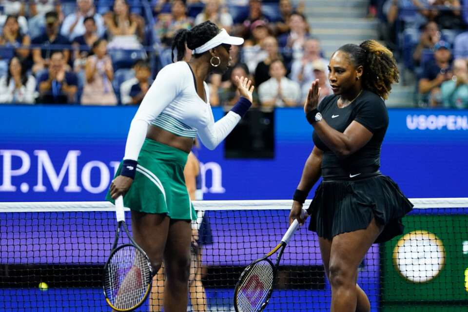 Det är slutspelat i US Open-dubbeln för Serena och Venus Williams.