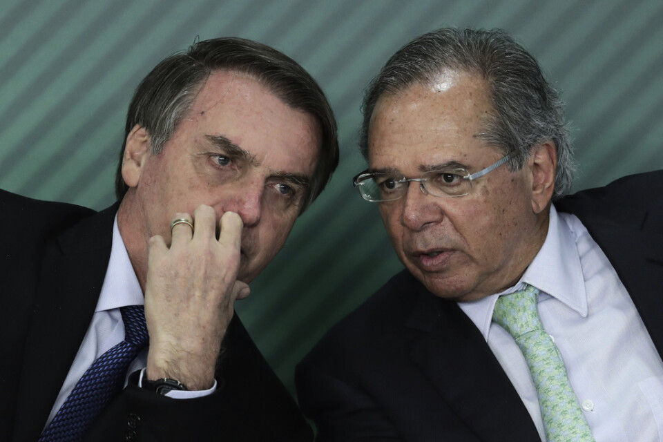Finansminister Paulo Guedes (t h), tillsammans med president Jair Bolsonaro. Arkivbild.