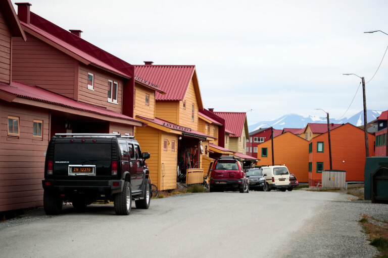 För många bor på Svalbard – men för få norrmän