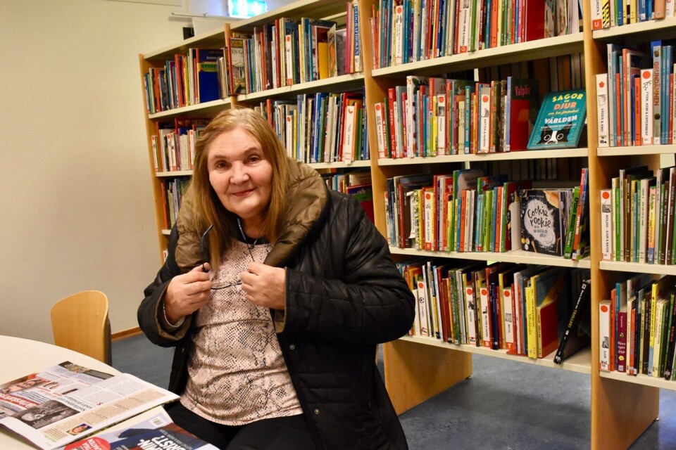 ”För sorgligt om de lägger ner. Jag går hit varannan dag”, säger Ljiljana Furlan, besökare på Österängs bibliotek.