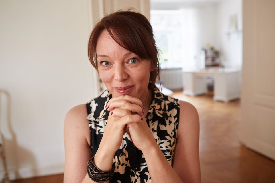 Författaren Lina Wolff, bosatt i Hörby, har redan fått Augustpriset en gång. Kommer hon att prisas ytterligare en gång i höst? Hennes aktuella roman heter ”Köttets tid”.