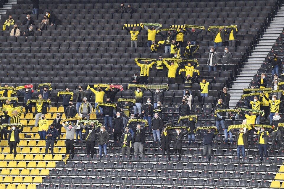 Borussias Dortmunds supportrar under Bundesligamatchen hemma mot Schalke i lördags.