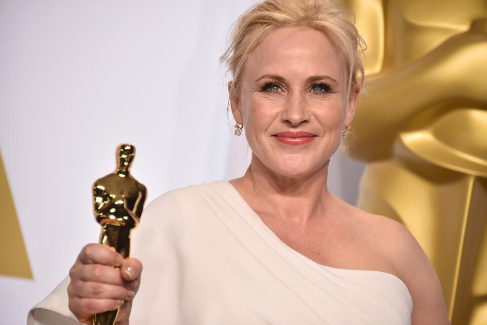 Filmstjärnan Patricia Arquette, som i februari vann en Oscar för sin roll i \"Boyhood\", är i färd med att skriva en självbiografi. Enligt Hollywood Reporter ska boken, förutom skådespelarkarriären, kretsa kring hennes ovanliga familj (i syskonskaran fin