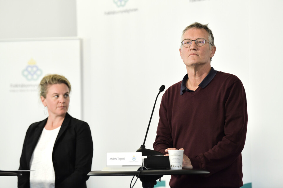 Johanna Sandwall, krisberedskapschef på Socialstyrelsen, och Anders Tegnell, statsepidemiolog vid Folkhälsomyndigheten vid tisdagens pressträff.
